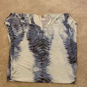 Enti Clothing Tee with V beck never warn